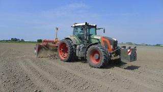 mekos kilver in actie bij loonbedrijf sjef houtenbos uit schagen